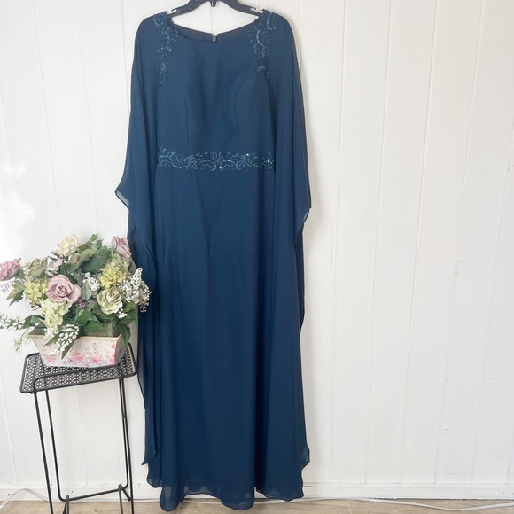 Elegant Dark Navy Evening Gown - Picture 3 of 15